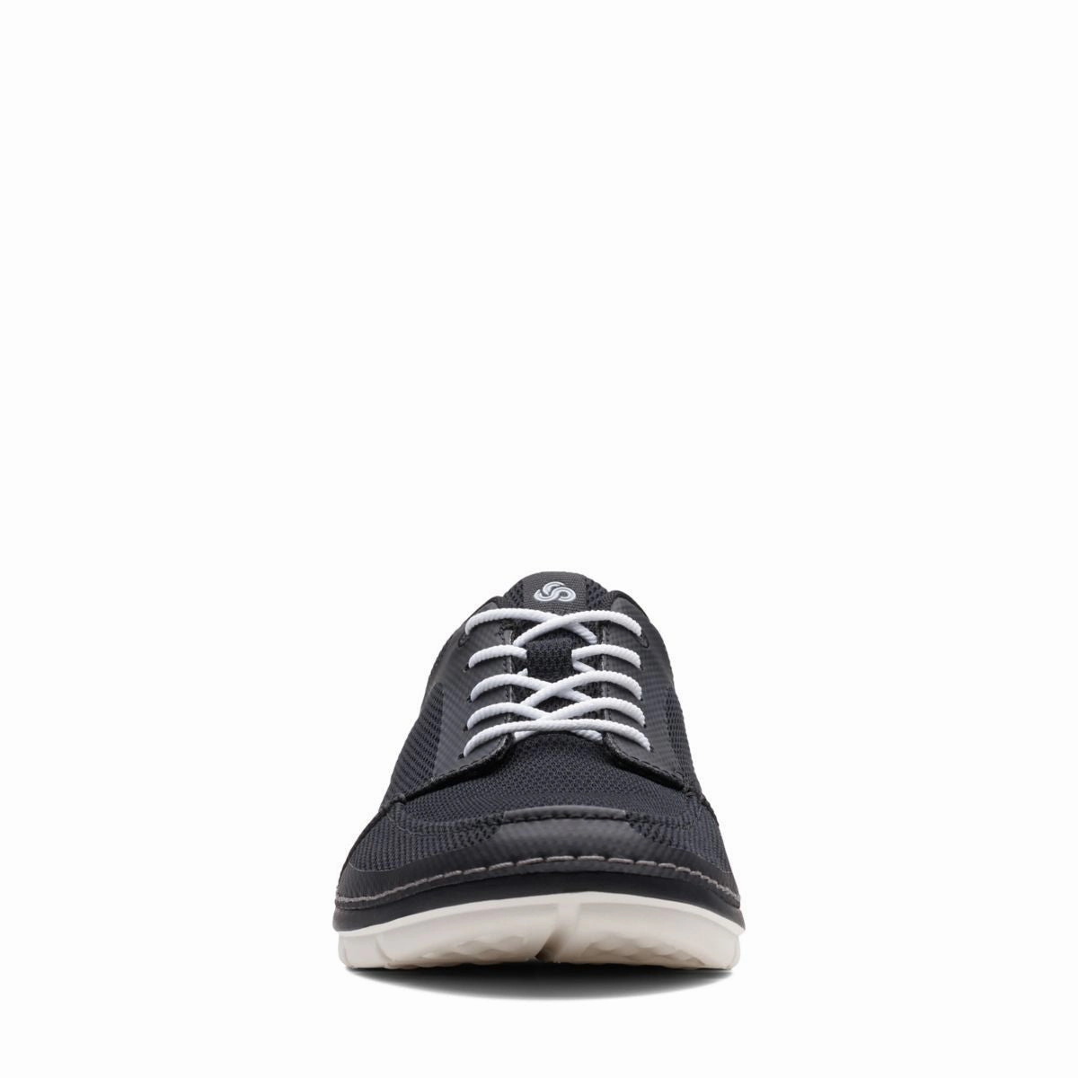 Step Maro Sol running in a prairie area shoes