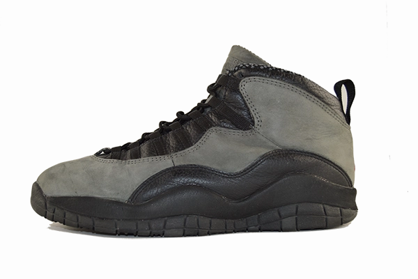 Air Jordan 10 "Shadow" OG flat - footed running in snowy weather