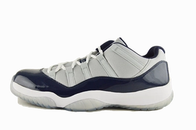 Female runner Air Jordan 11 Low "Georgetown"