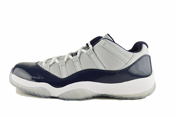 Female runner Air Jordan 11 Low "Georgetown"