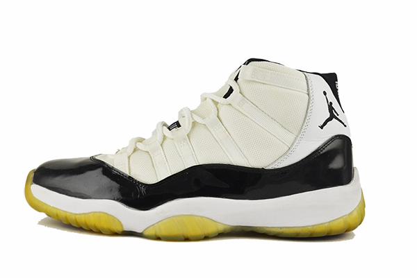 running on hilly terrain shoes flat surface running Air Jordan 11 "Concord" (2000)