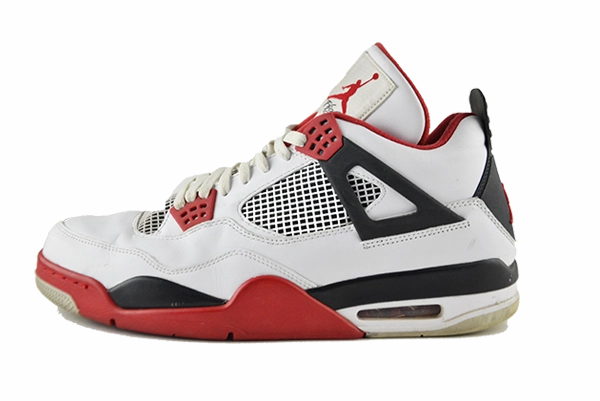 Air Jordan 4 "Fire Red" lifestyle - sneakers Park running