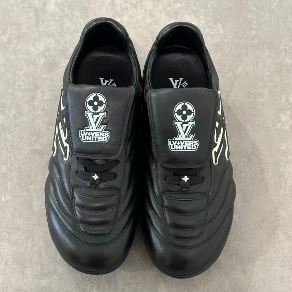 Black Footprint Soccer Sneaker Designer Sneakers for Men Gait Optimized