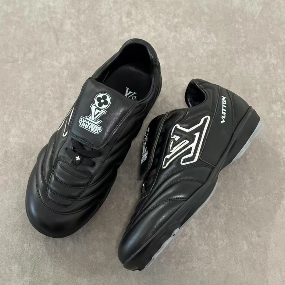 Dynamic piece Shock Diffusion Technology Black Footprint Soccer Sneaker Designer Sneakers for Men