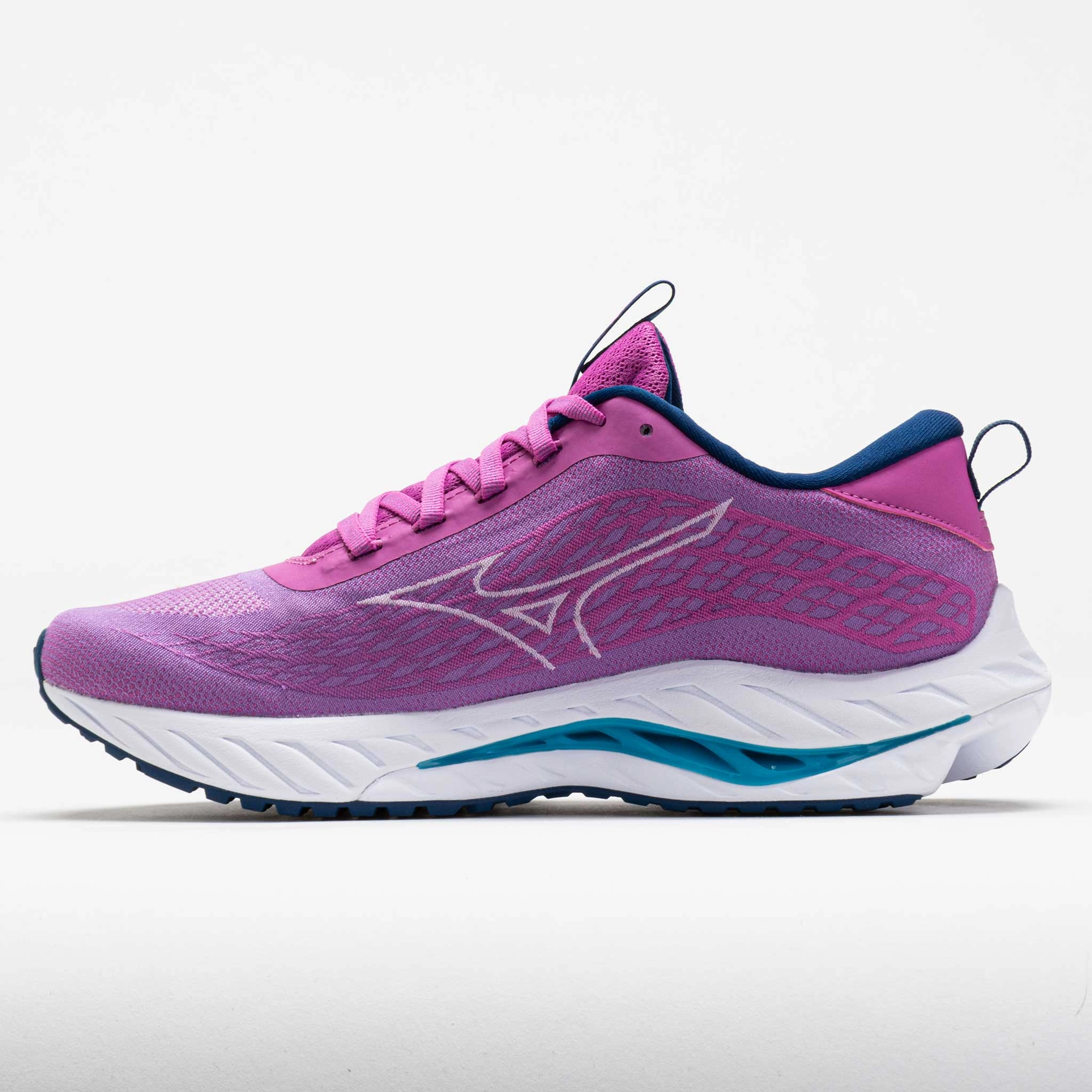 Mizuno Wave Inspire 20 Women's  Rosebud/White running in a mud run