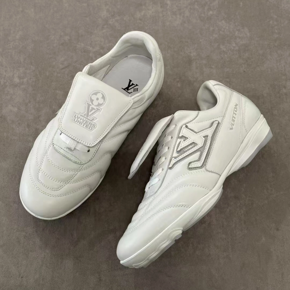 White Footprint Soccer Sneaker Designer Sneakers for Men Retro Style Long Lasting