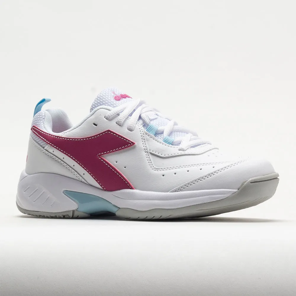 Diadora Challenge 5 SL Junior  White/Pinklady running in a coastal area shoes