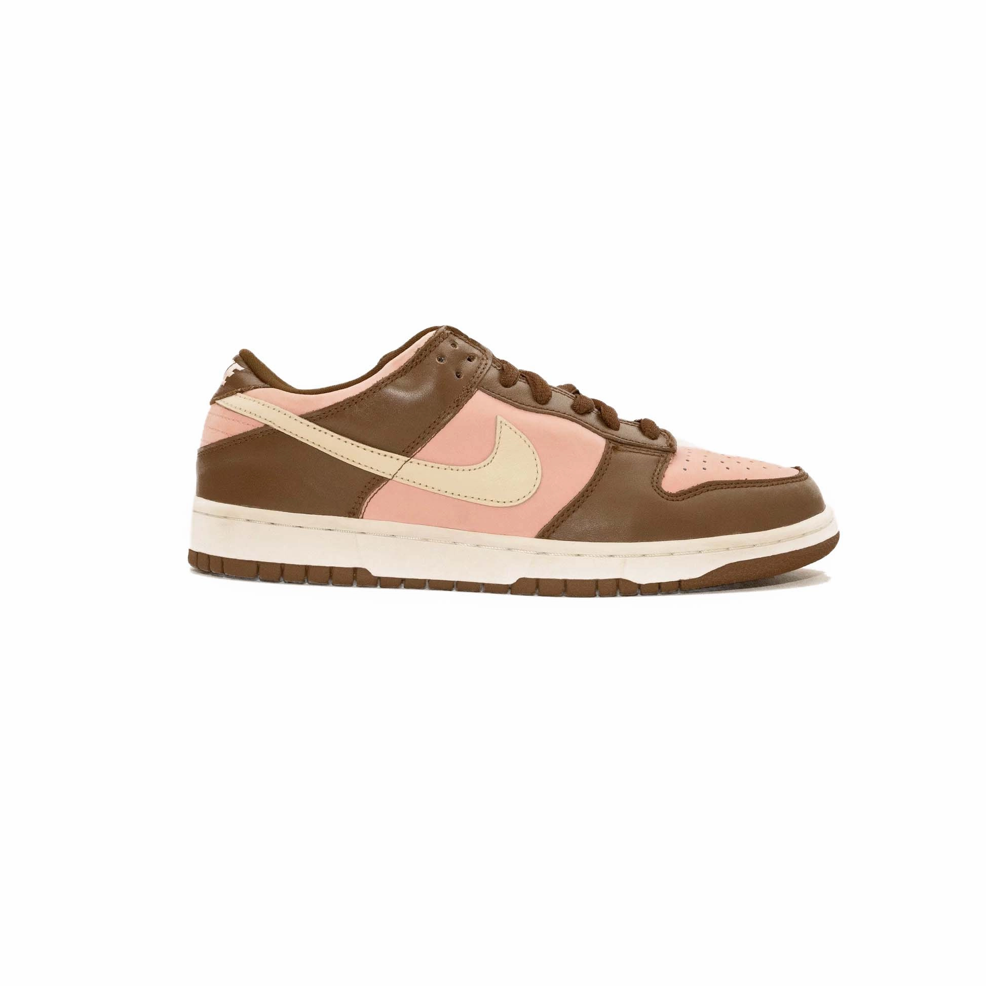 Contoured Casual traction Nike SB Dunk Low, Stussy Cherry
