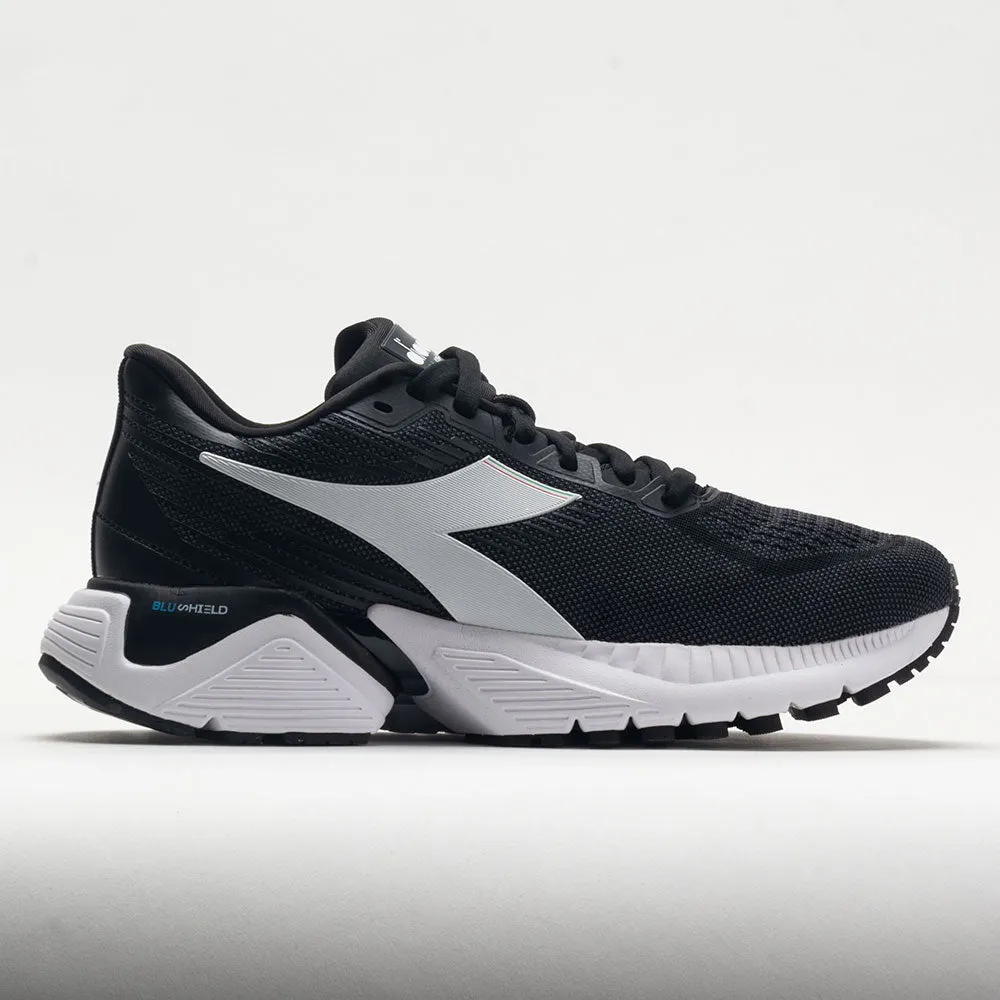 running in a gulf area shoes plyometric training running gear Diadora Mythos Blushield Vigore Men's  Black/White