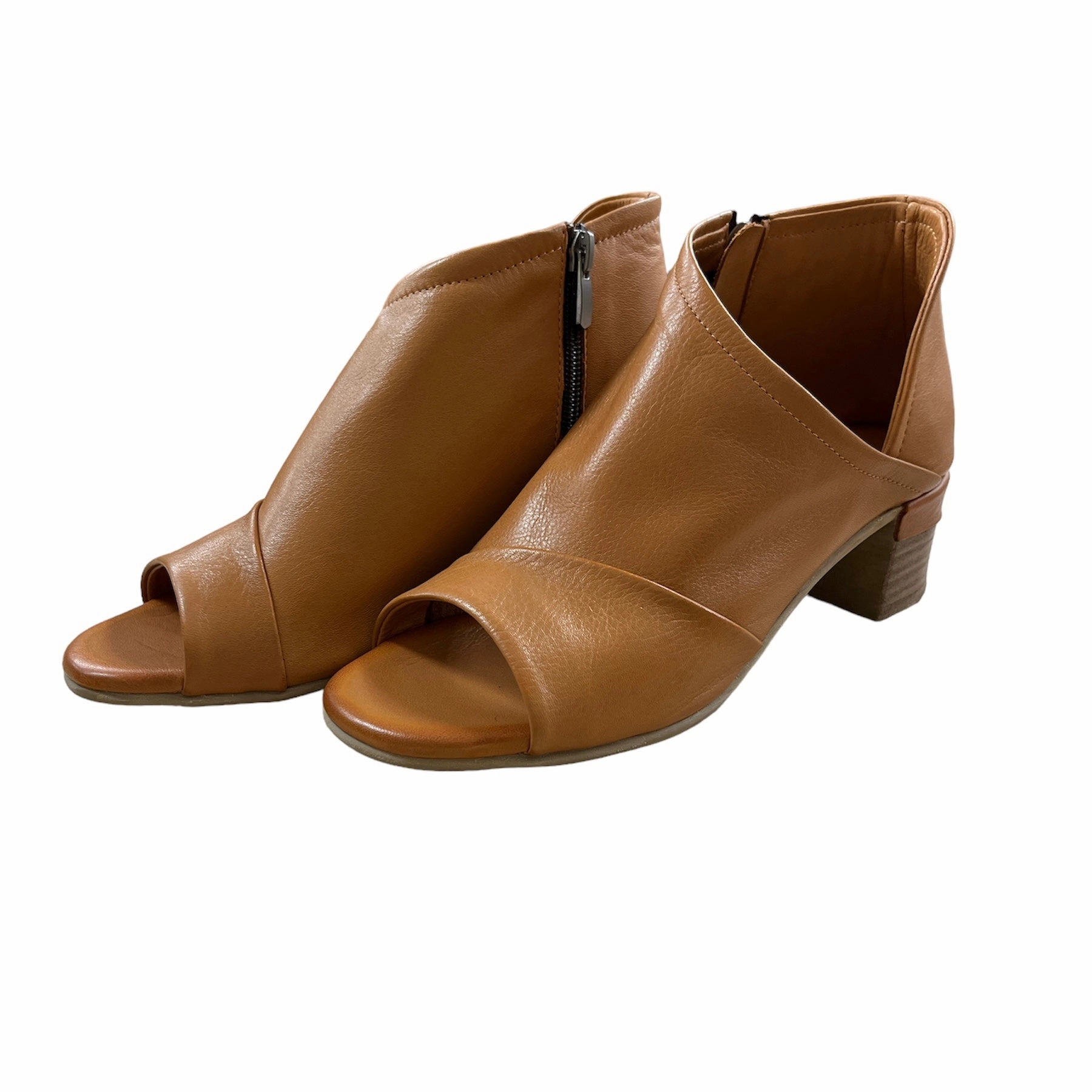 Gia-01 Tan Leather Flexible Motion Platform Style