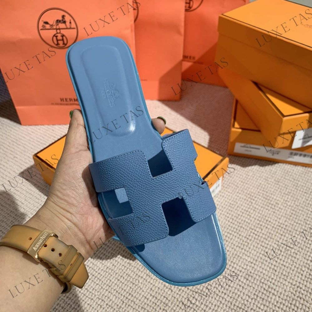Low Profile Durable Walking Gris Antarctique Oran Sandal - Designer Slides & Sandals for Women
