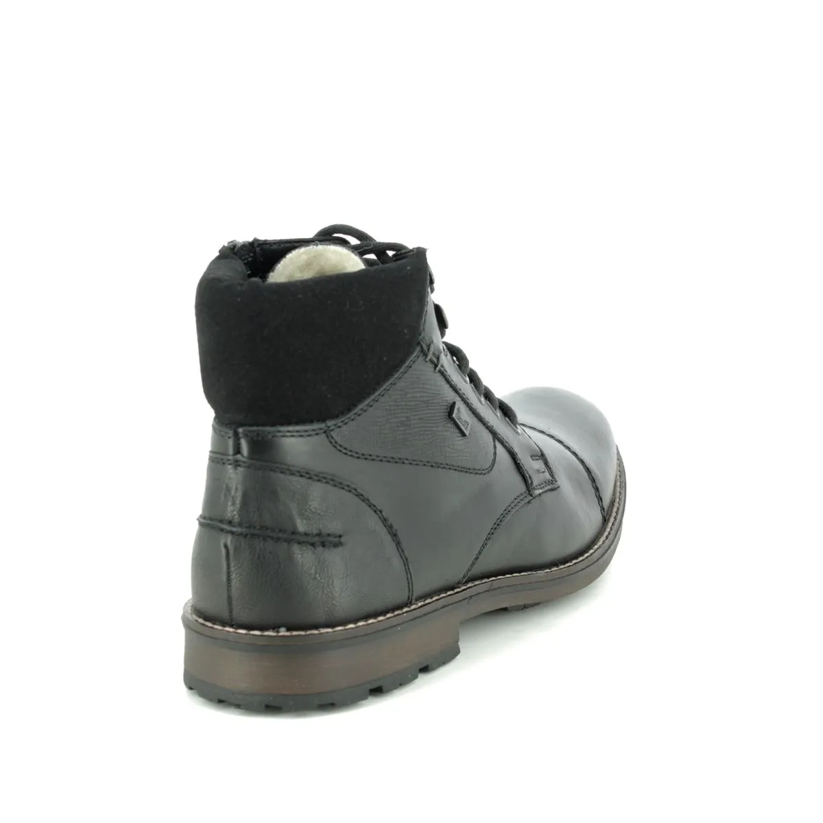 Universal Style Black Cap Toe Hiker RTex