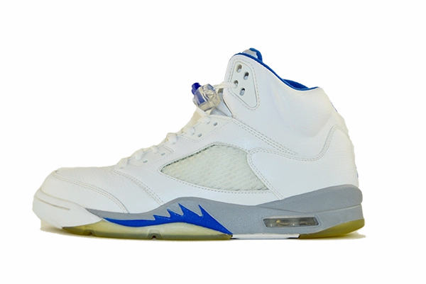 Stretching Air Jordan 5 "Stealth"