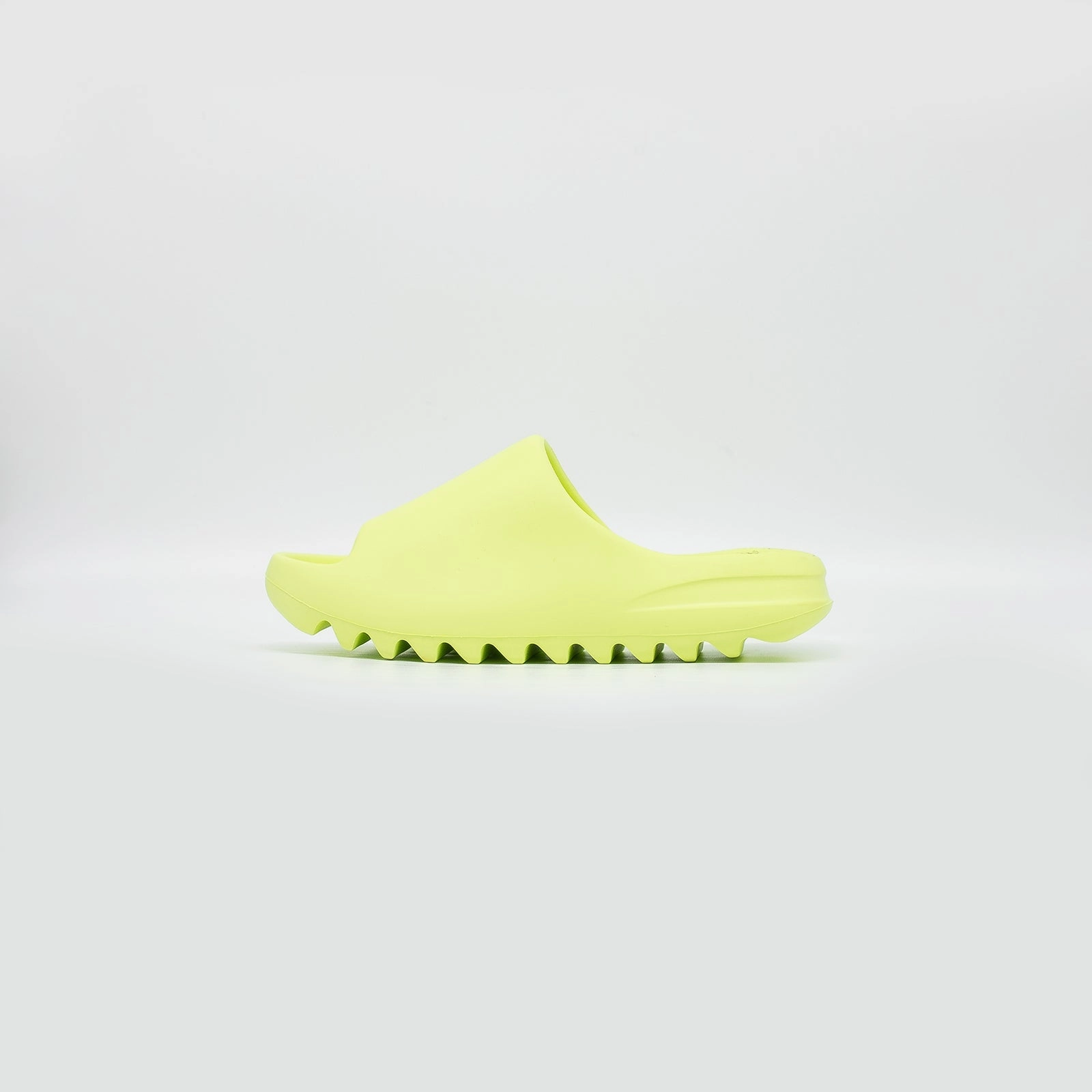 Contoured Footbed Yeezy Slides (Kids), Glow Green 2022