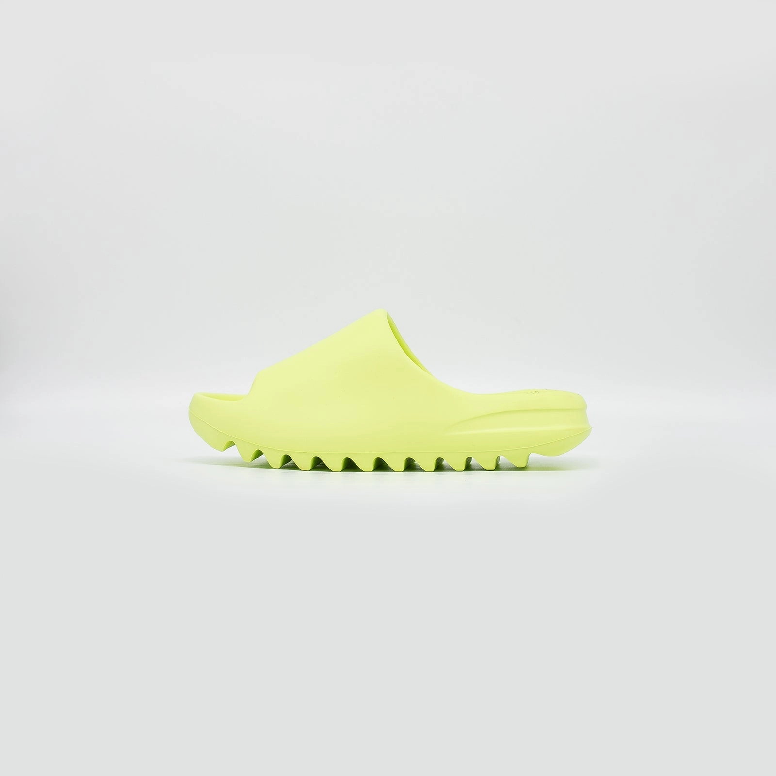 Training Light Yeezy Slides (Kids), Glow Green 2022