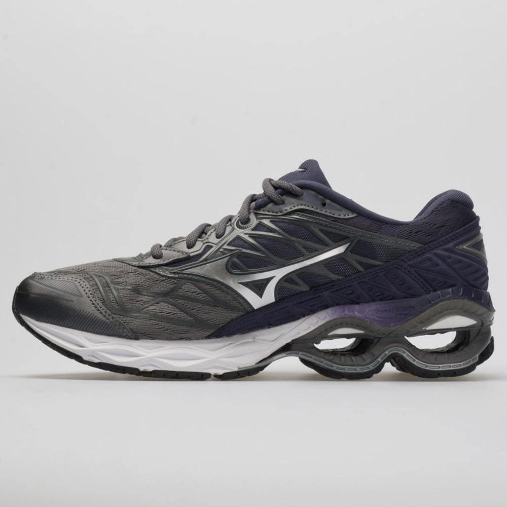 Mizuno Wave Creation 20 Men's  Stormy Weather/Silver running in a reservoir area shoes