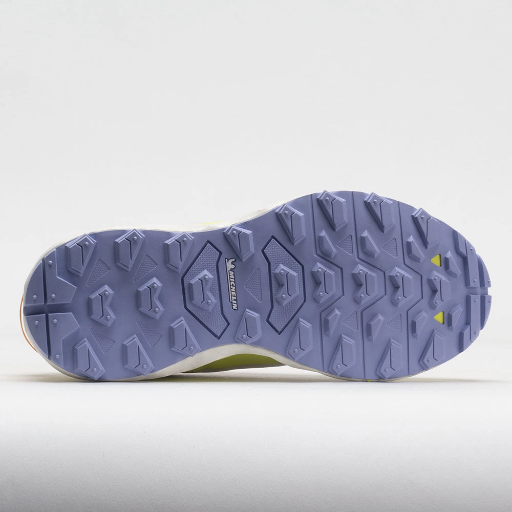 running shoes for sprinters Mizuno Wave Daichi 7 Roxy Women's  Snow White/Lemonade