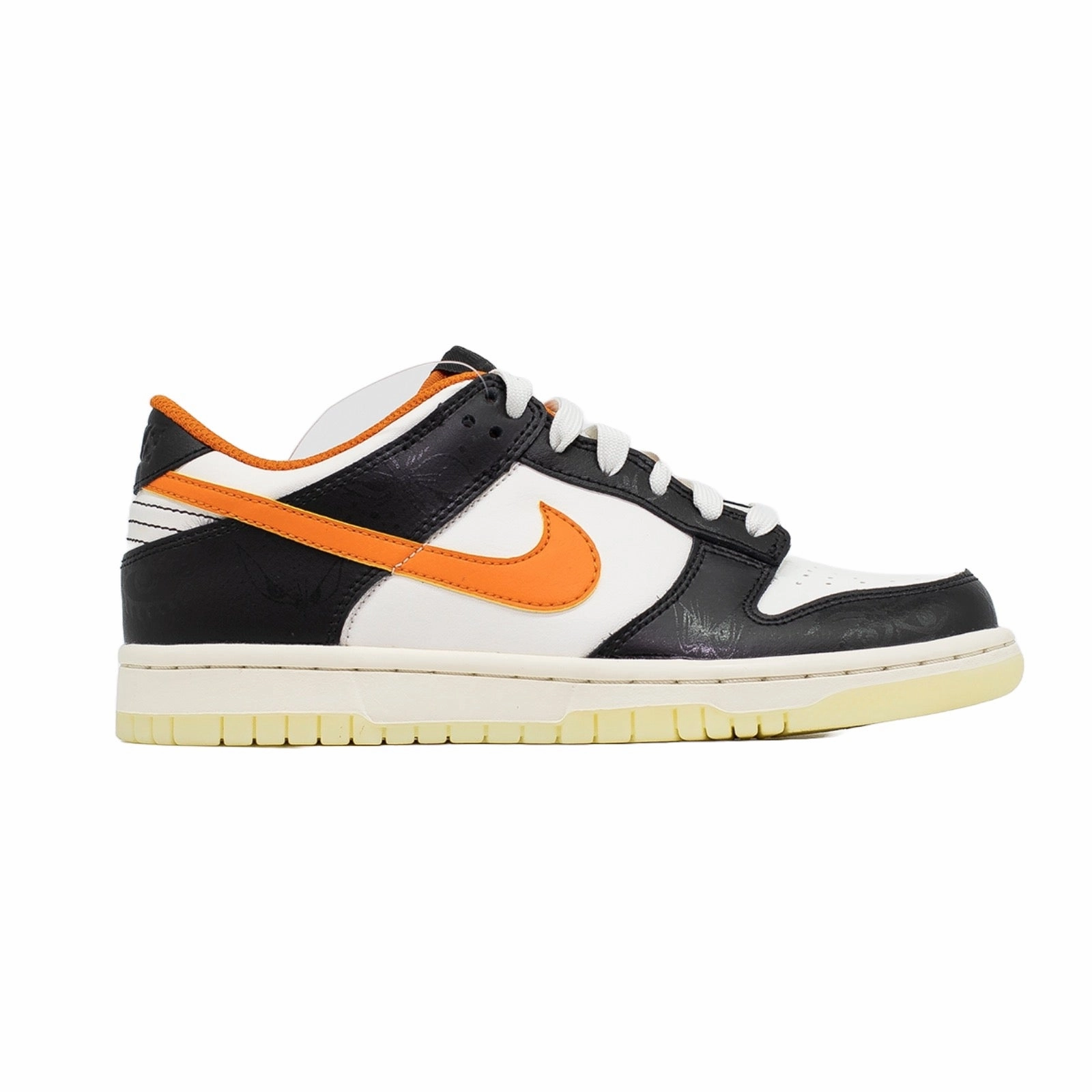 Clean Silhouette Nike Dunk Low (GS), Premium Halloween (2021)