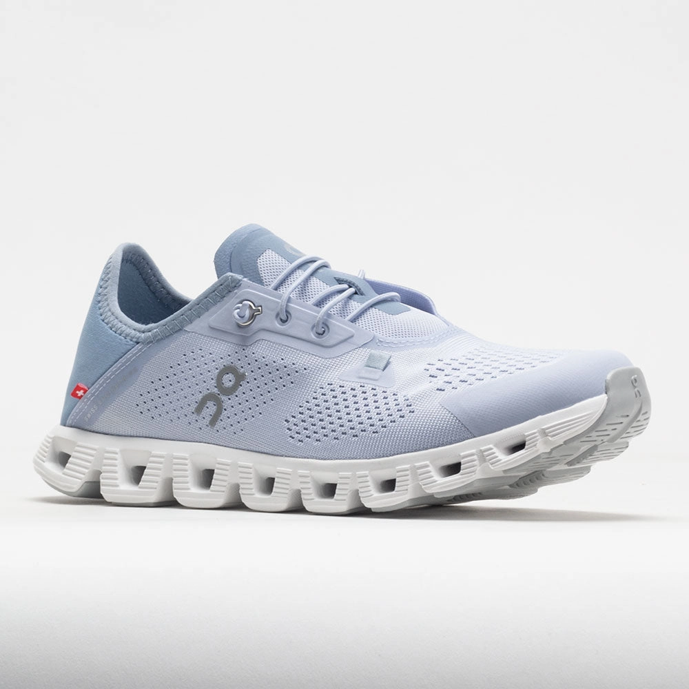 On Cloud 5 Coast Women's  Heather/Chambray high-top shoes running in a tropical area