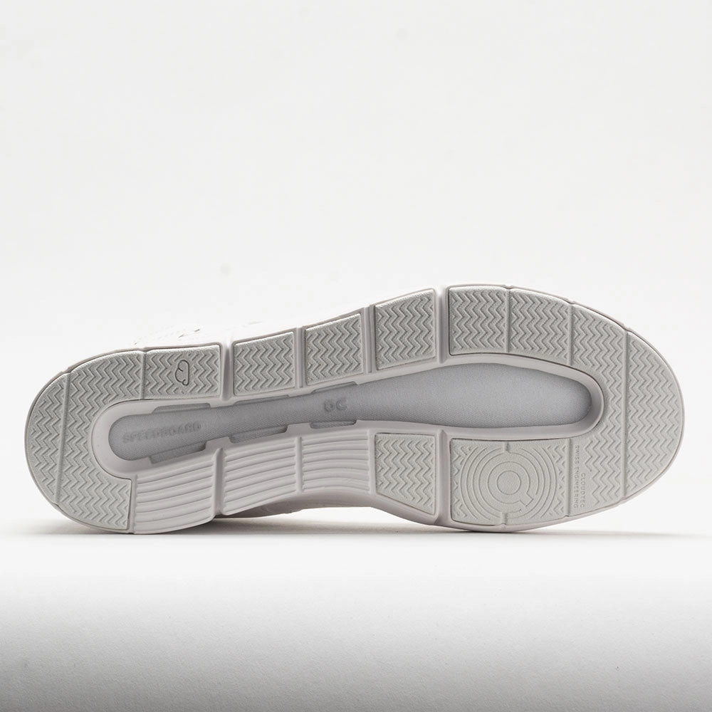 running with a gum rubber outsole On The Roger Clubhouse Mid Women's  All White