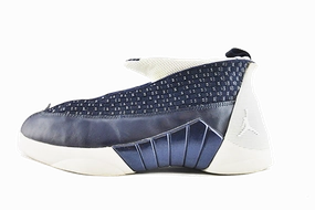 running in a charity run shoes Air Jordan 15 "Obsidian"