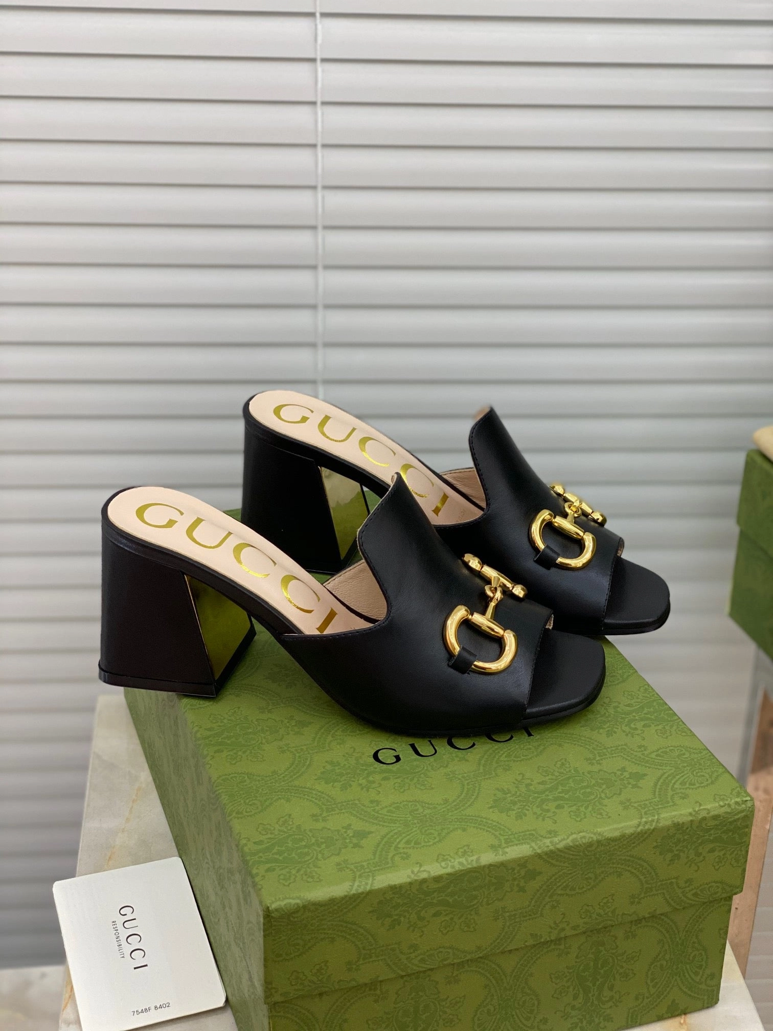 SE500 Size 5-10 Heels:7.5cm Material: Cowhide Lining: Sheep skin Sole: Italian leather Star Glow Signature Style