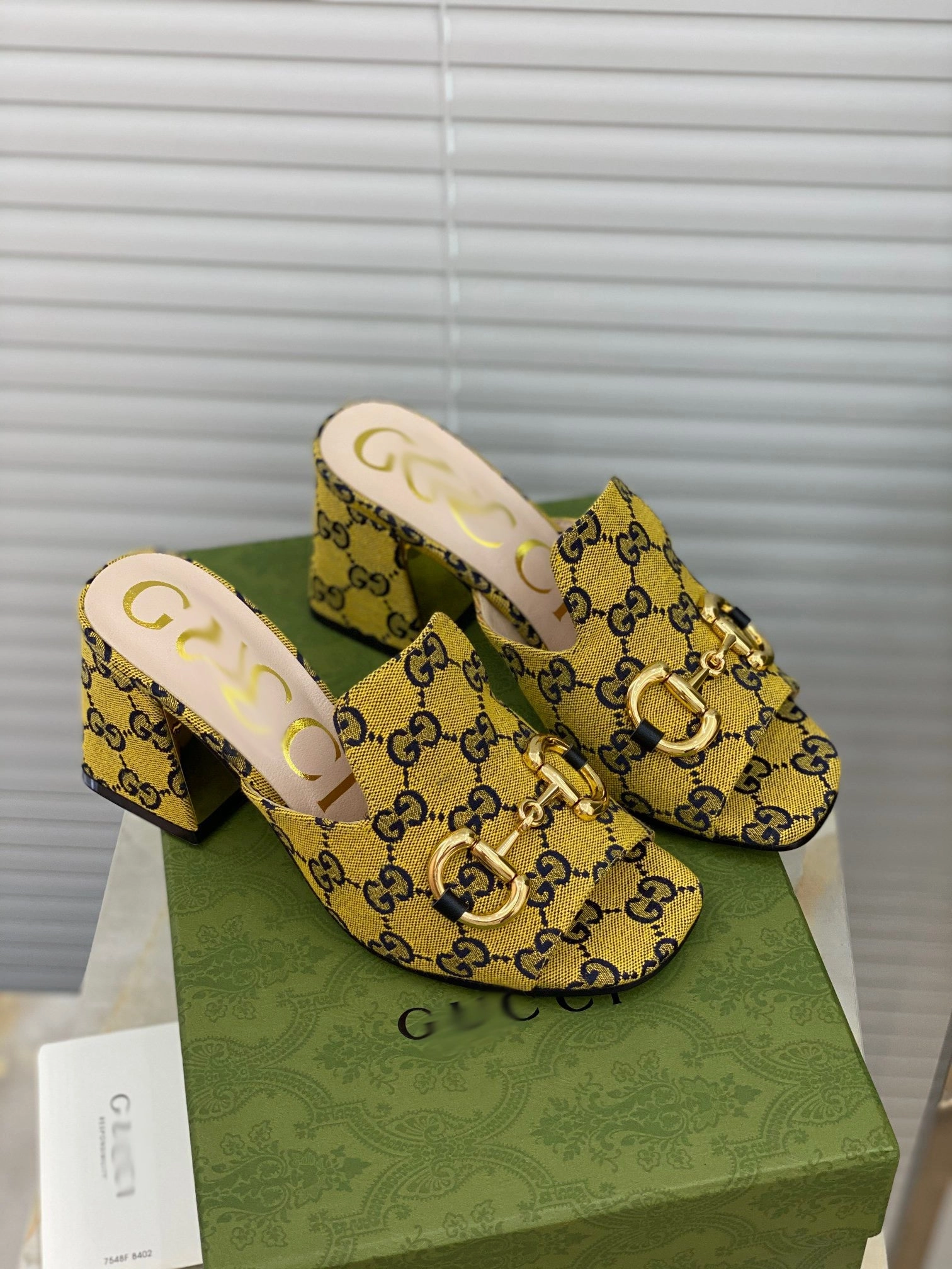 SE502 Size 5-10 Heels:7.5cm Material: Cowhide Lining: Sheep skin Sole: Italian leather Fashionable Sandals Formal Heels