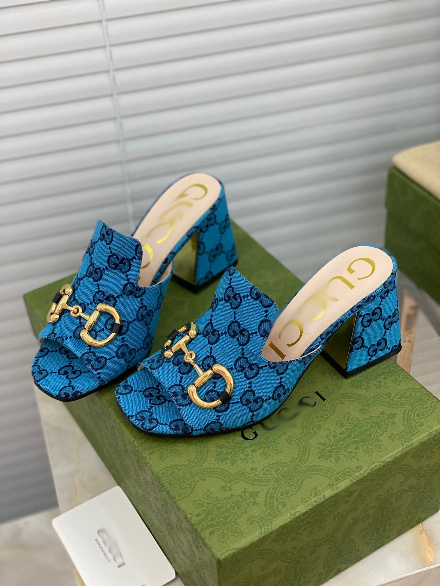 SE503  Size 5-10 Heels:7.5cm Material: Cowhide Lining: Sheep skin Sole: Italian leather Casual Pumps