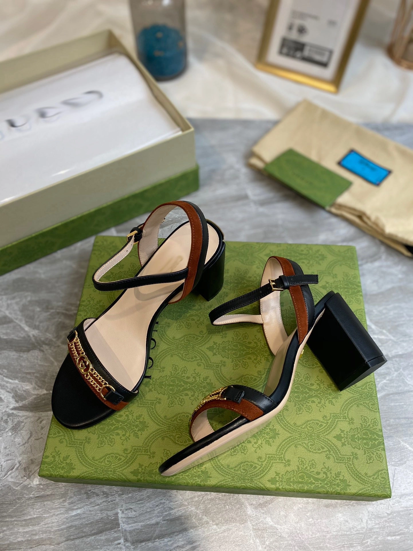 SE552 Size 4-9 Heels:7.5cm Material: Cowhide Lining: Sheep skin Sole: Italian leather Polished Style