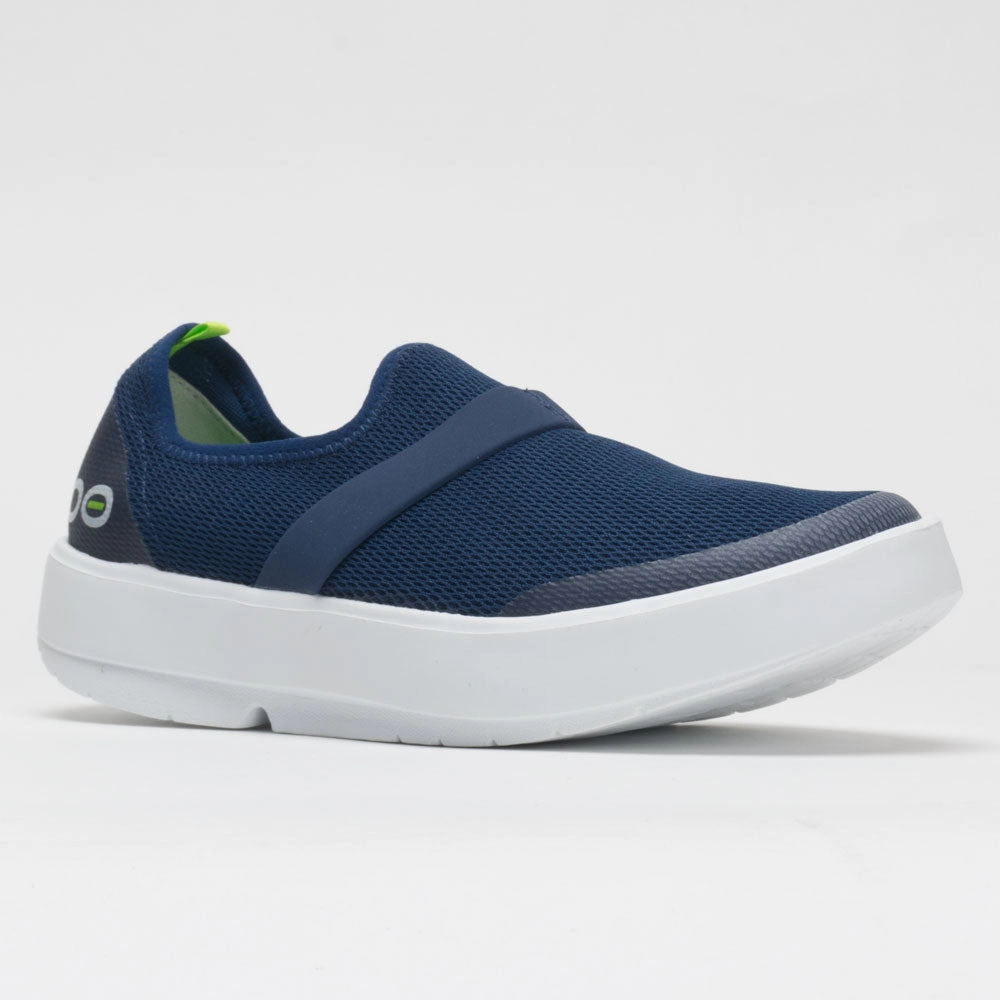 track - spikes storage - friendly OOFOS OOmg Low Women's  White/Navy