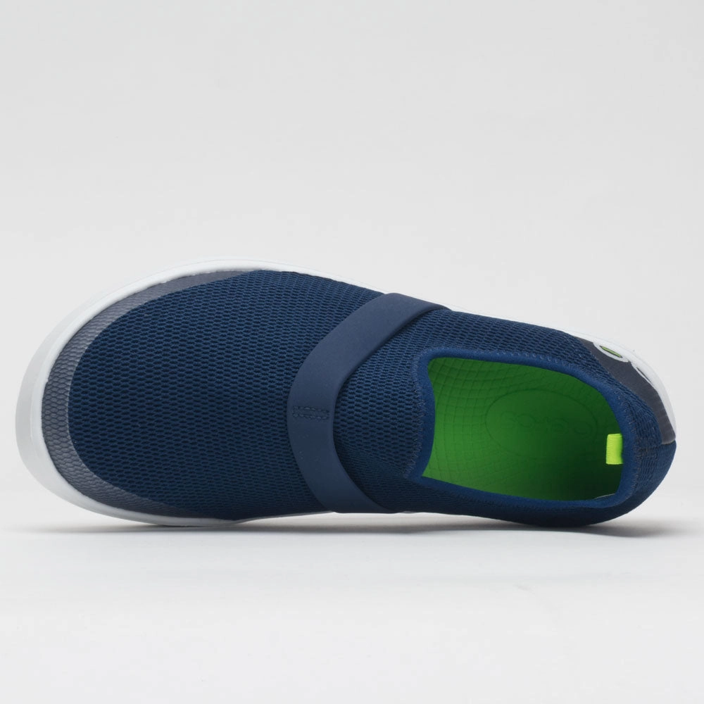 OOFOS OOmg Low Women's  White/Navy running in a mangrove area shoes