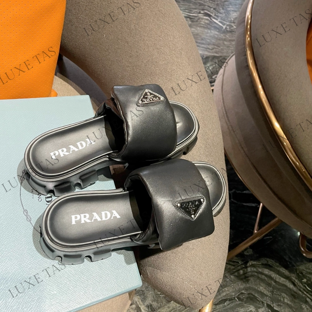 Chic Travel Flats Soft Padded Nappa Leather Sandals Designer Slides & Sandals for Women