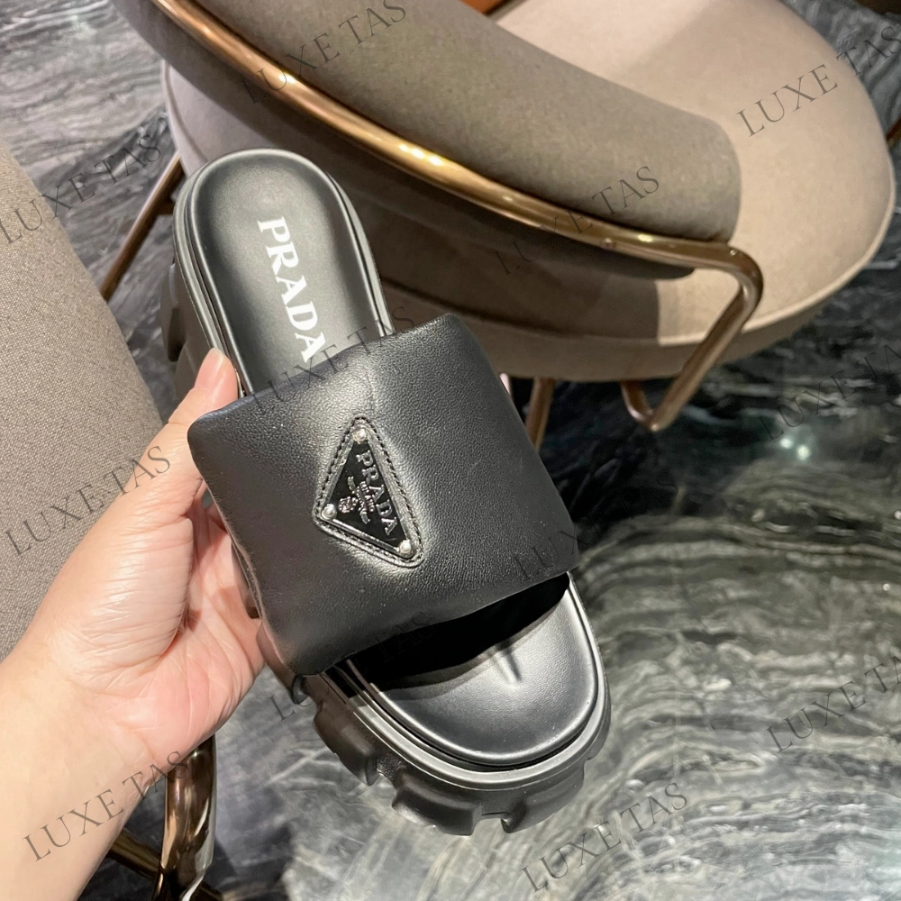 Soft Padded Nappa Leather Sandals Designer Slides & Sandals for Women Seaside Wear