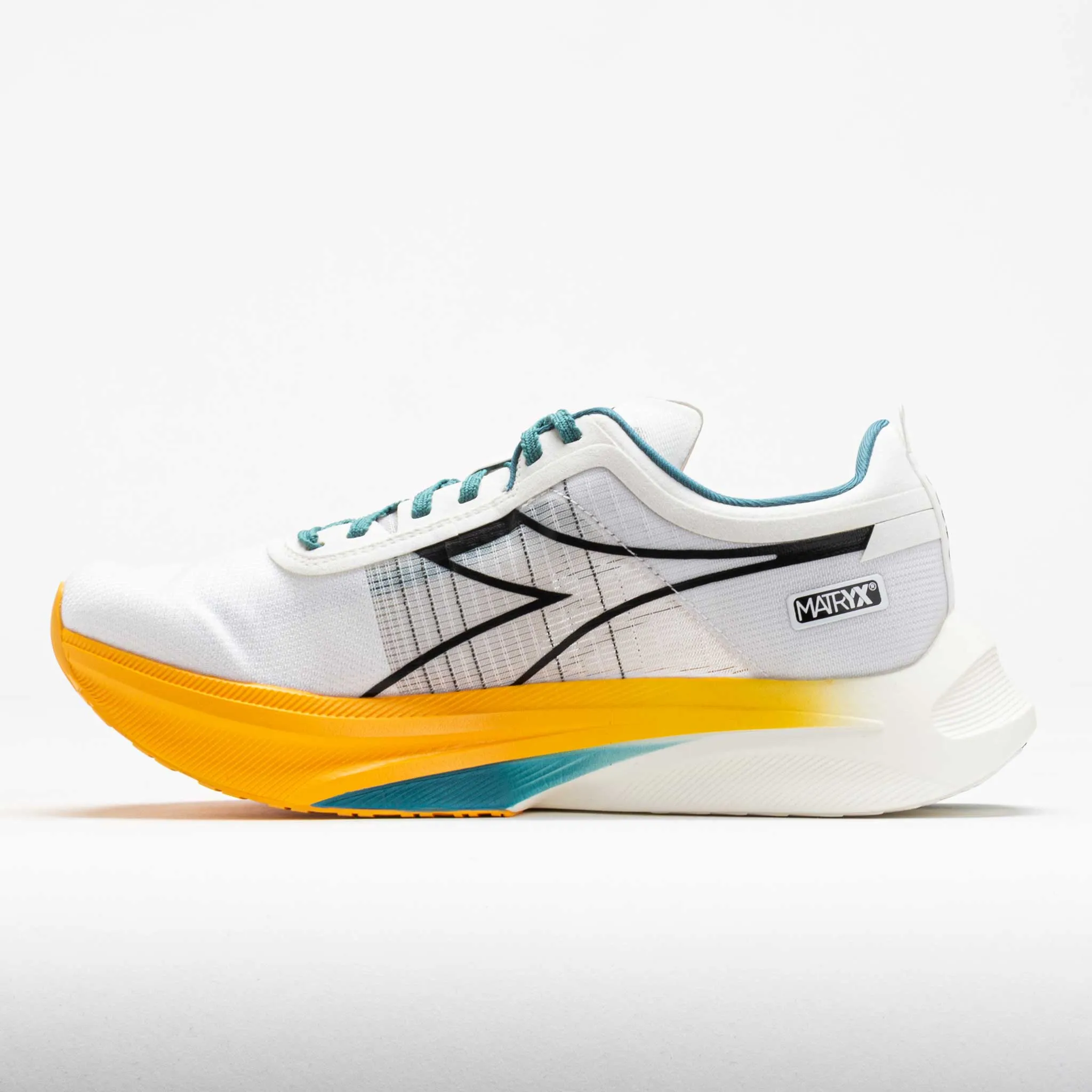 Diadora Gara Carbon Unisex  White/Black/Kumquat running with backpack shoes