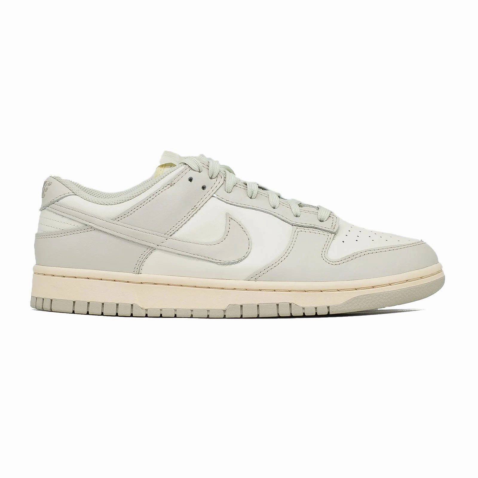 Cushion Comfort Adaptive Ease Women's Nike Dunk Low, Light Bone