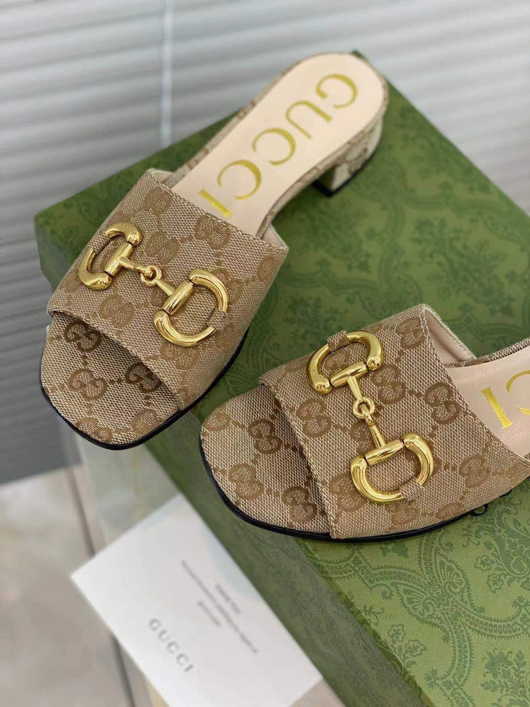 High Fashion SE557 Size 4-10  Heels:2.5cm Lining: Sheep skin Sole: Italian leather