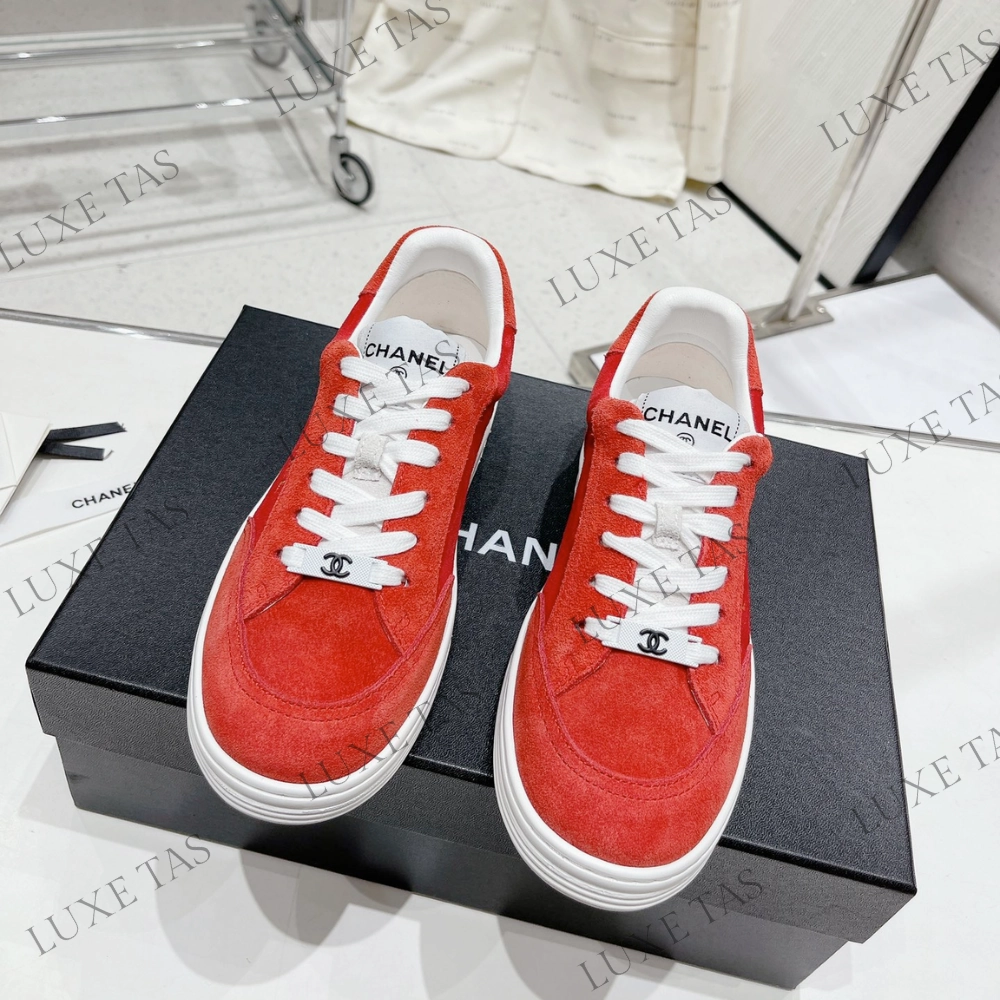 Smooth Internal Seams Lightweight Material Suede Calfskin Red Sneakers Designer Sneakers for Women