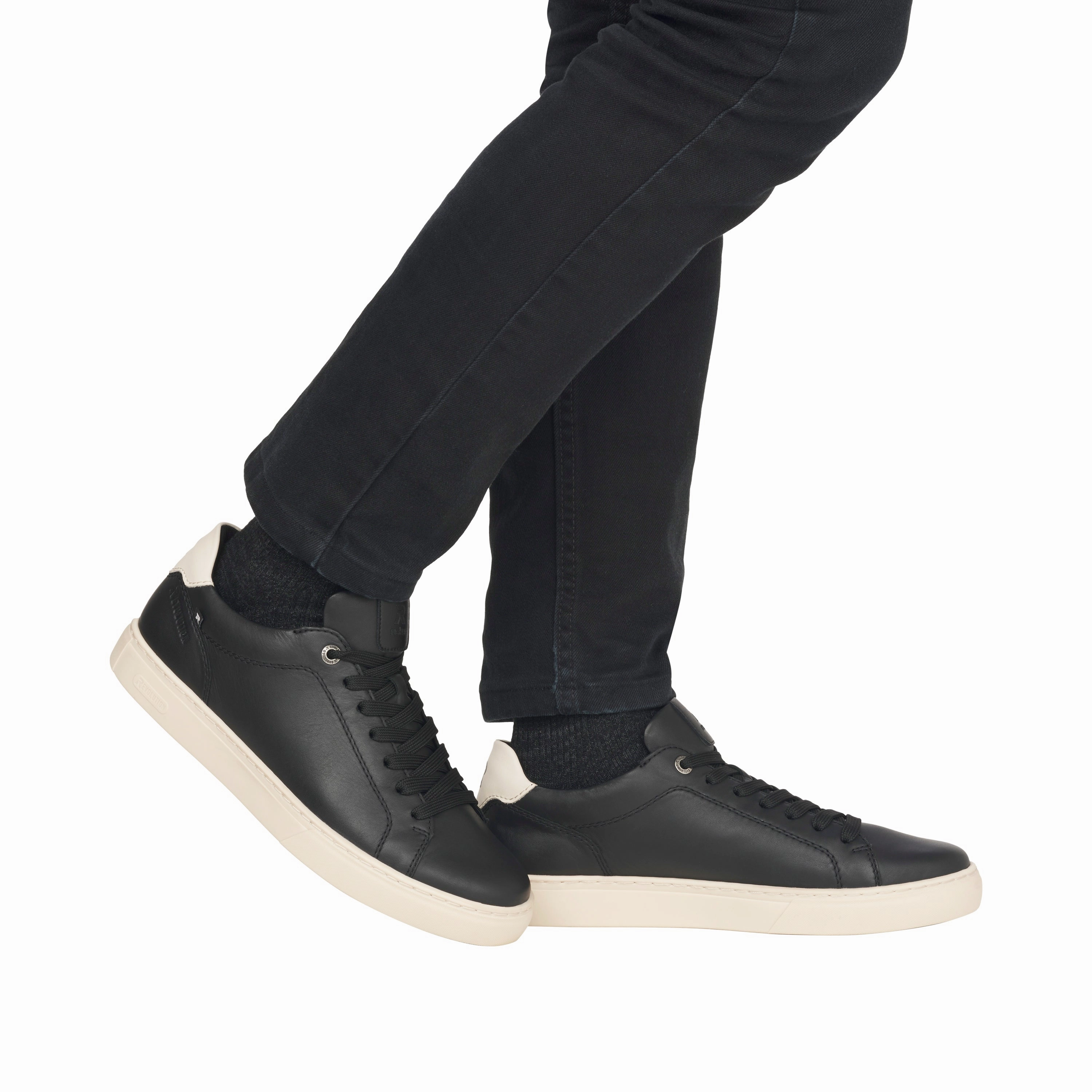 U0700-01 Black Lace Up Sneaker Warm Keep