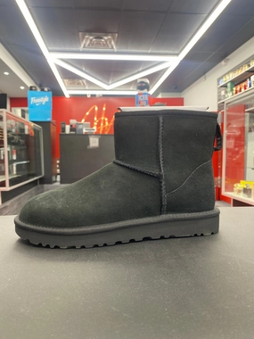 Urban Core Daily Motion UGG CLASSIC MINI II Boot ??Black?? (Women??s)