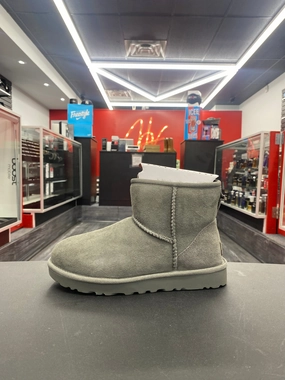 UGG CLASSIC MINI II Boot ??GREY?? (Women??s) Path Walk Road Step