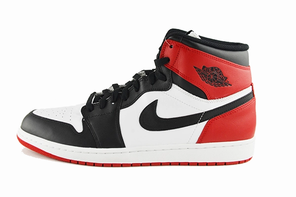 Air Jordan 1 "Black Toe" running in a movable bridge area shoes fitness enthusiasts' shoes
