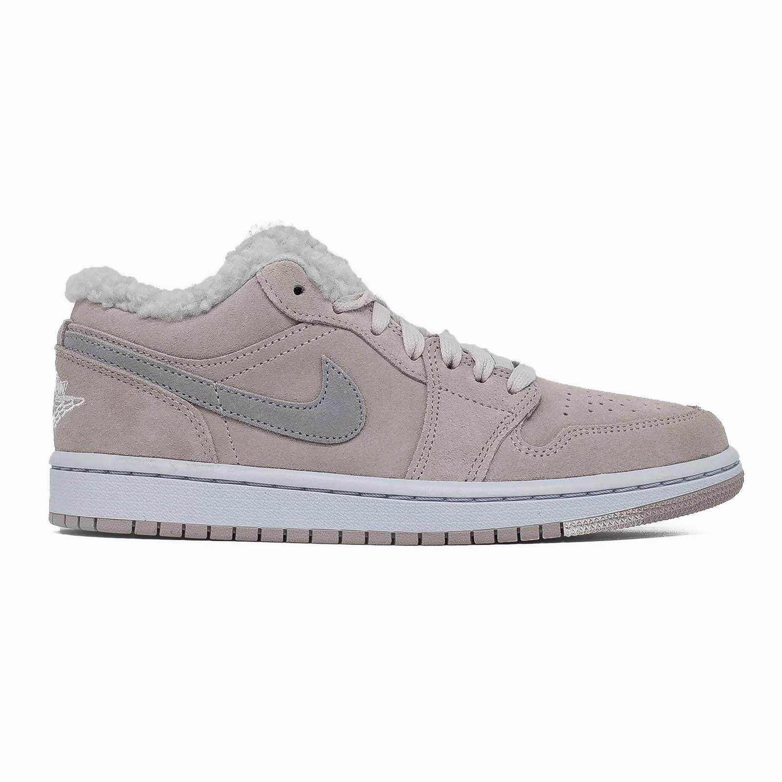 Sports - specific half - marathoning footwear Women's Air Jordan 1 Low, SE Sherpa Fleece