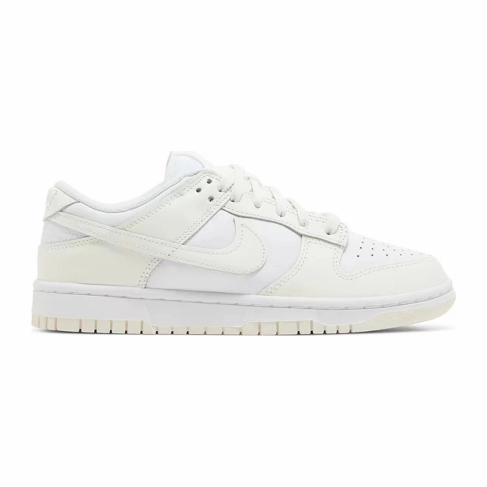 Gym Shoes Women's Nike Dunk Low, White Sail